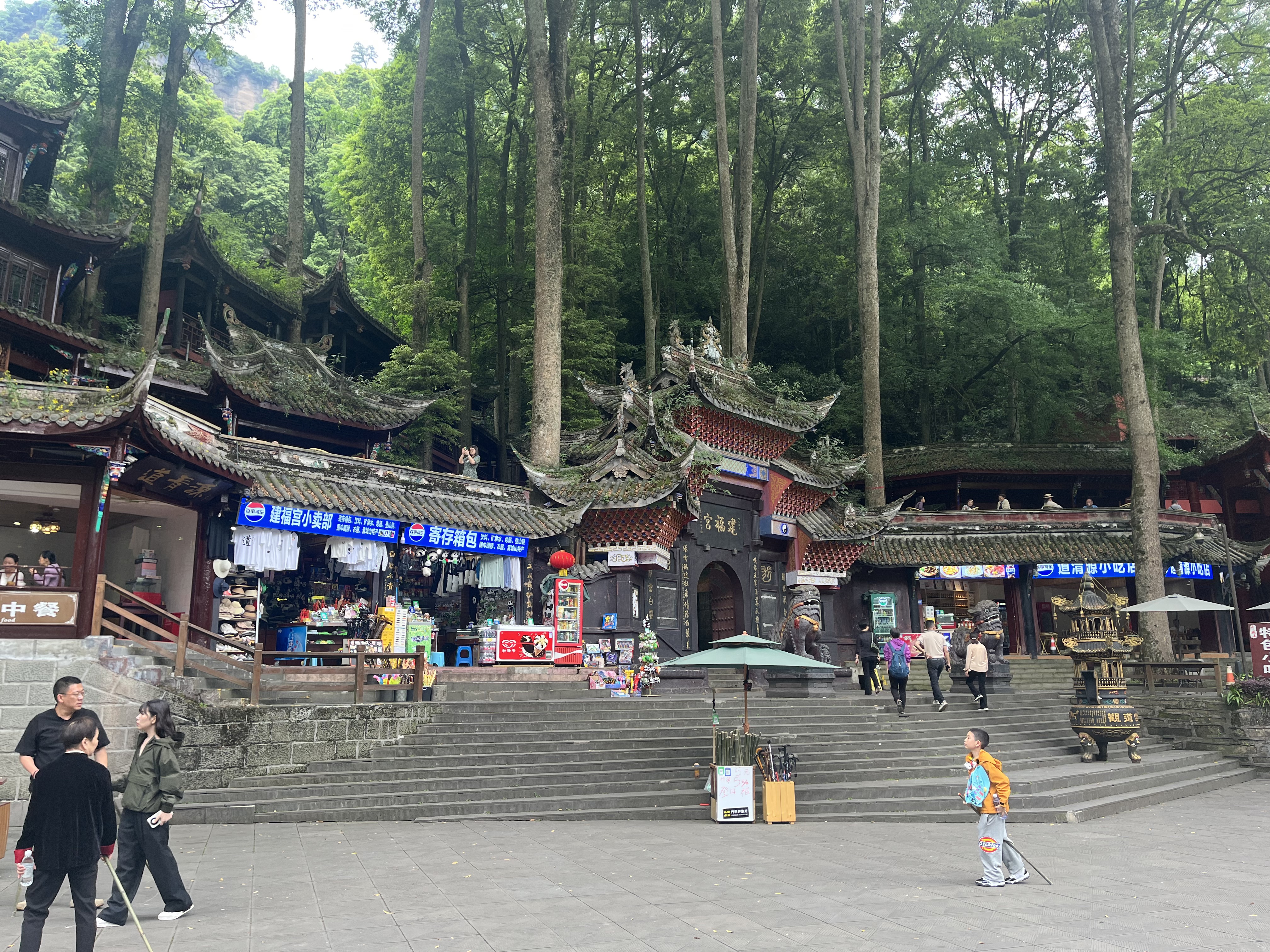 大门旁环境