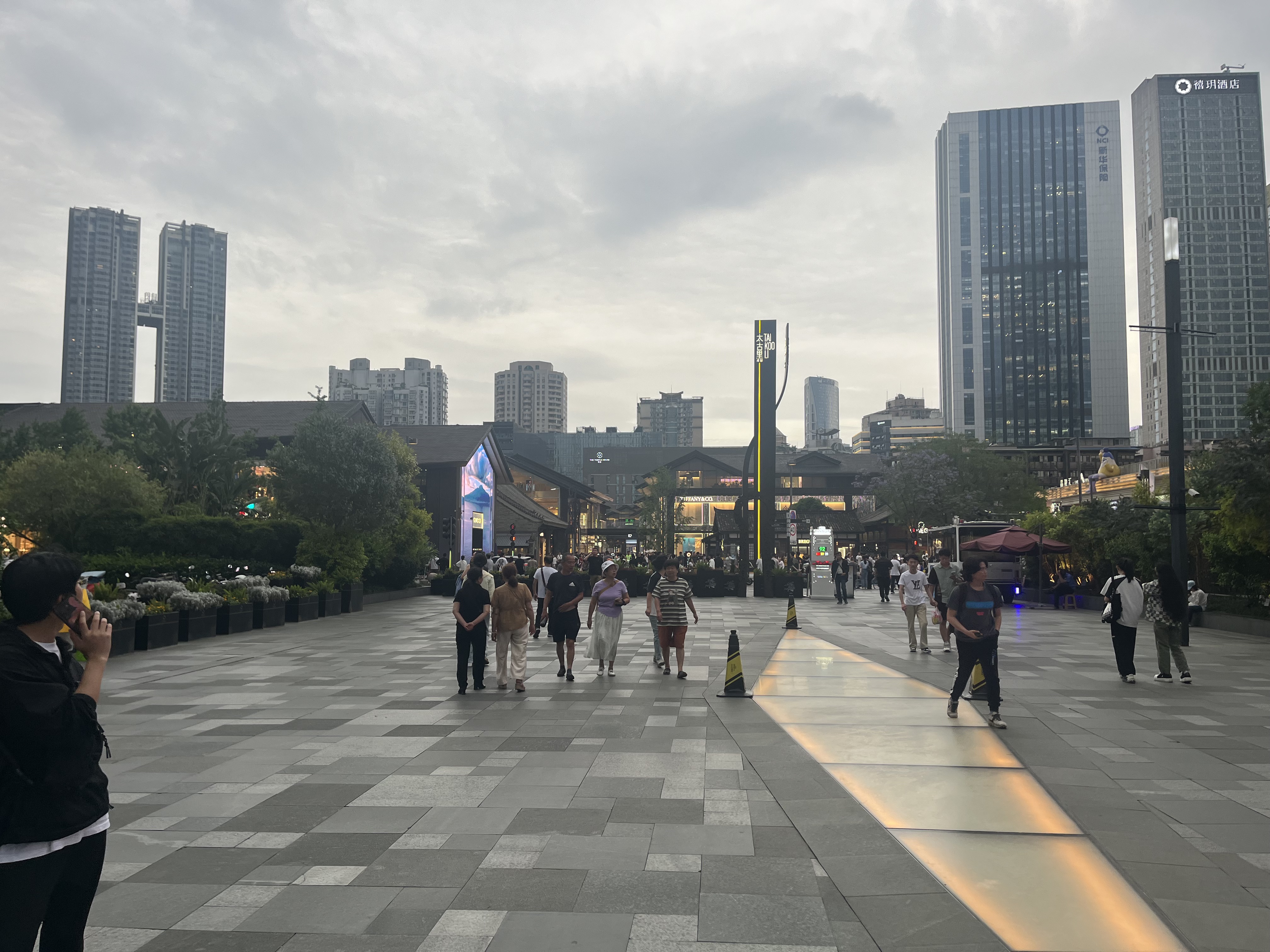 向东南看太古里